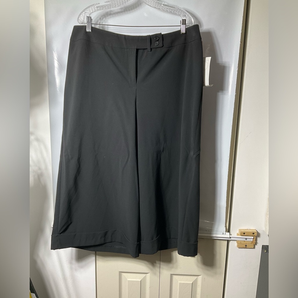 Plus Size Capri Pants - Black Buttons